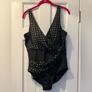Miraclesuit Size 16 Black